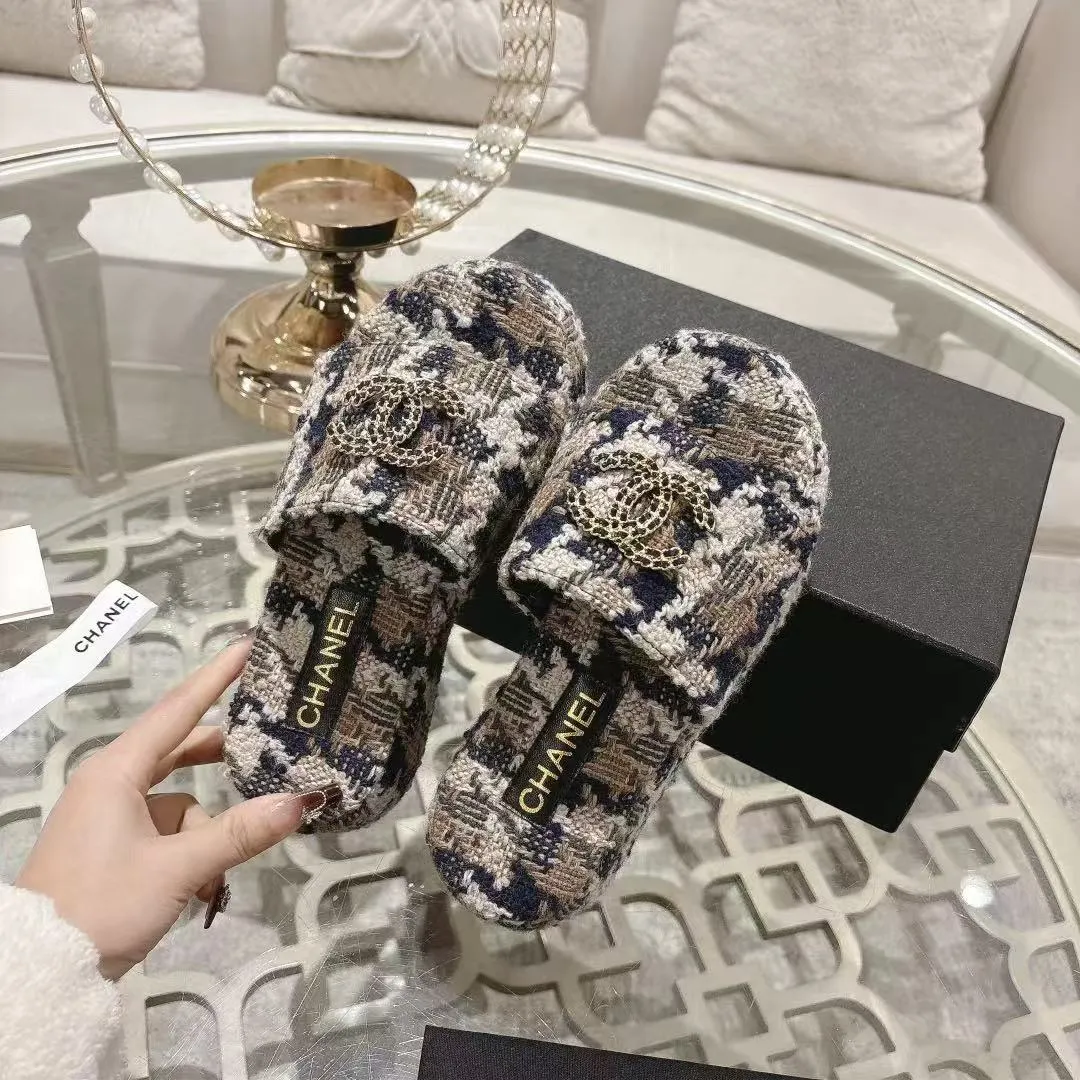 👟👟Ex-factory price 480👟👟 🎉Chanel Chanel 2025 Xiaoxiang C family thick-soled sandals series official website synchronization, classic and elegant, casual wear 🌹🌹🌹🌹Original logo ~ Made of imported sheepskin and C family custom fabrics, a variety of colors for the goddess to choose! ❤️❤️❤️❤️ Code number: 36~40 (35.41.42 customized, non-returnable) Color: 5 colors;